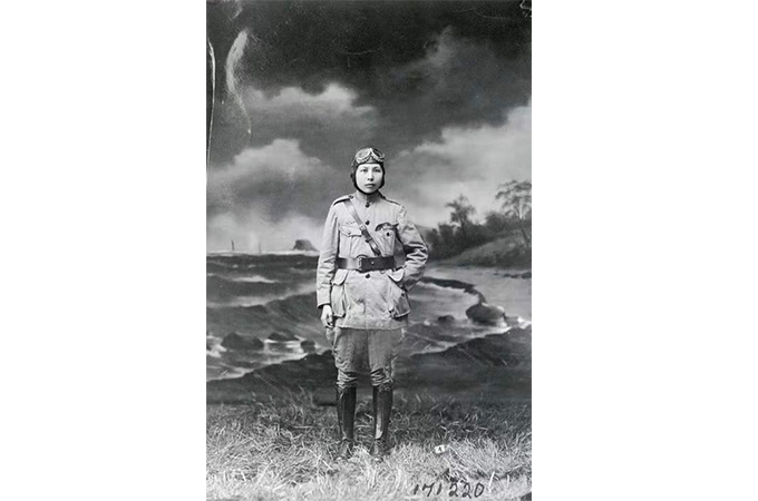 朱卓文女儿朱慕菲是国内第一位女飞行员