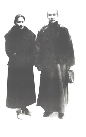 孙中山与宋庆龄在北上途中合影 height=