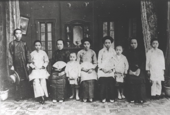 1912年5月，陈粹芬、王金顺、孙满、孙乾在香港合影 height=