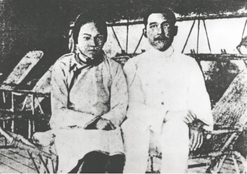 孙中山与陈粹芬合影.jpg