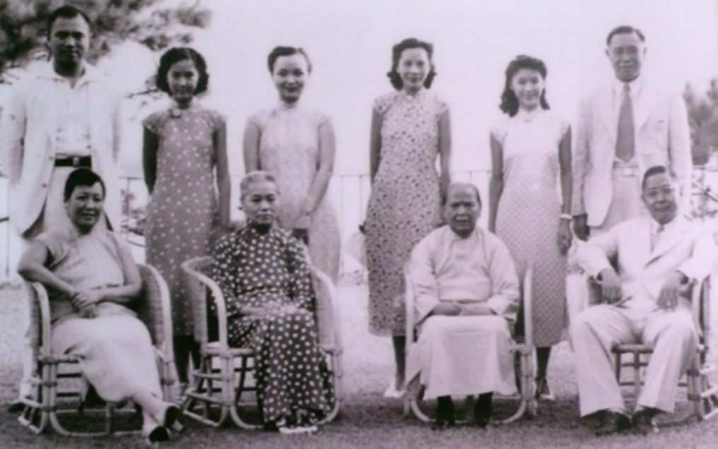 卢慕贞 陈粹芬与孙科夫妇等亲属合影 前排右起：孙科、卢慕贞、陈粹芬、陈淑英；后排右起：孙满 孙穗瑛 伍月娥 苏仲英 孙穗华 孙乾.jpg