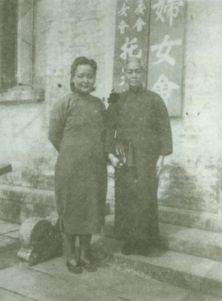 陈粹芬与苏仲英在中山县（今中山市）石岐合影.jpg