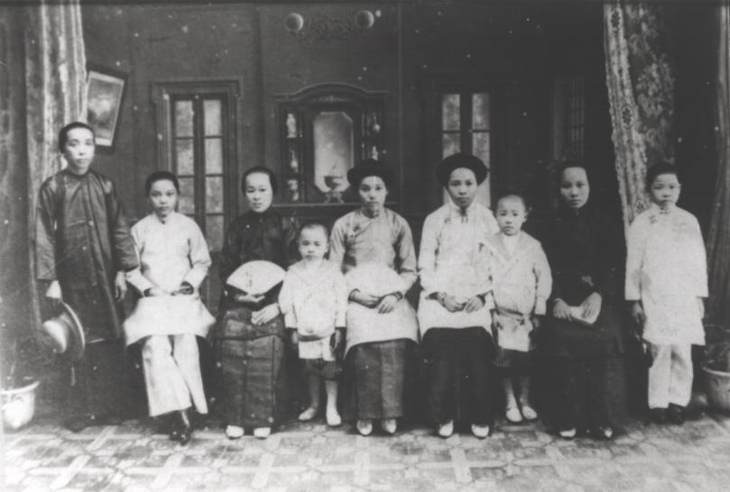 陈粹芬、王金顺、孙满、孙乾在香港合影.png