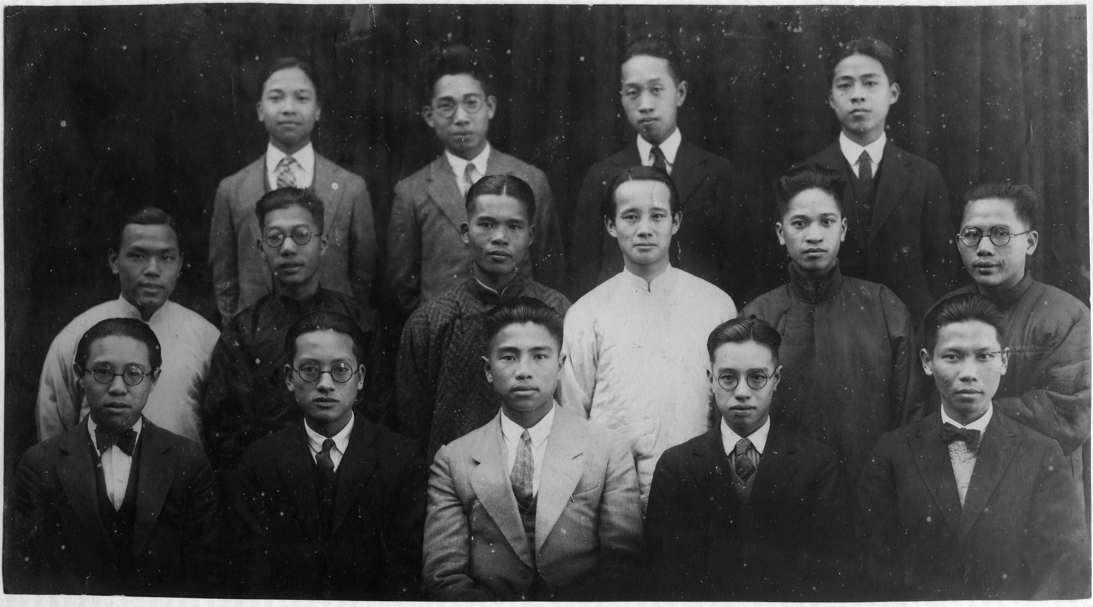 孙满、孙乾等合影，前排中孙乾， 左1孙满.jpg