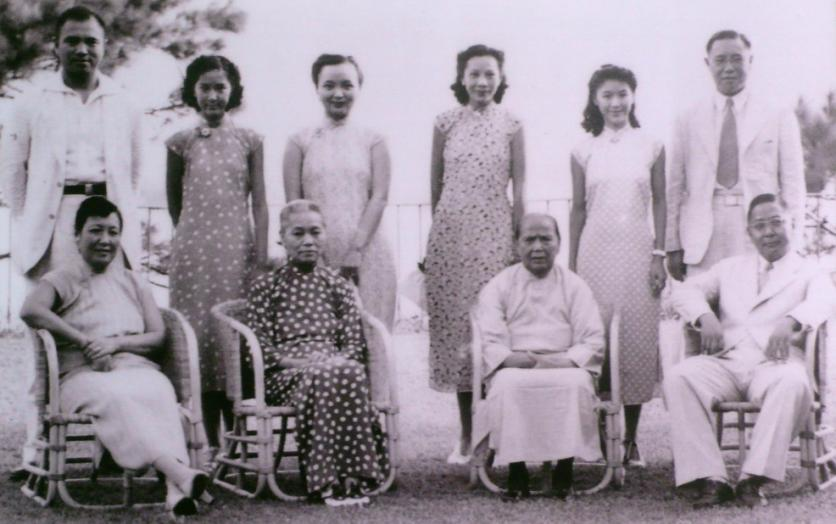 卢慕贞、陈粹芬与孙科夫妇等亲属合影.png