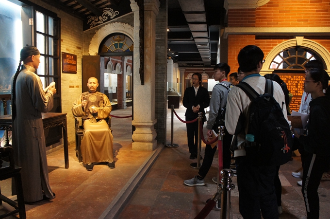 参观香山商业文化博物馆